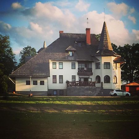 Rabbit Hotel Raiskums Екстер'єр фото