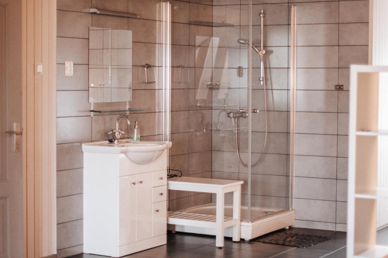 Rabbit Hotel Raiskums Екстер'єр фото
